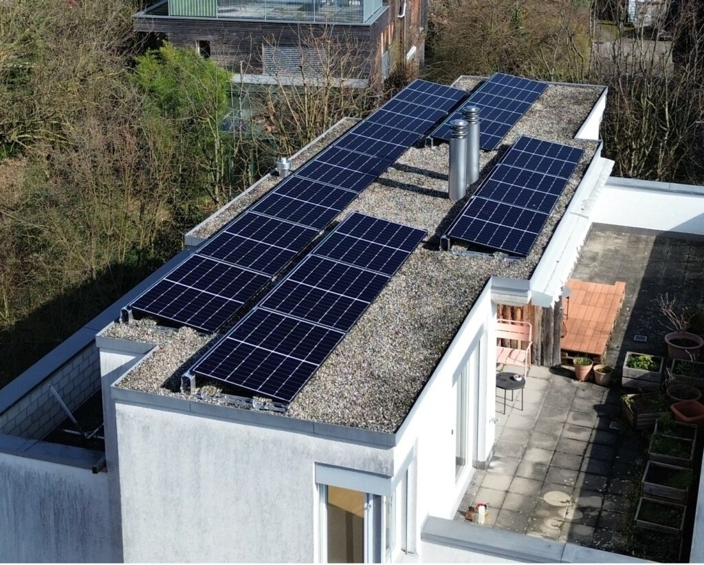 Solarzellen auf Dach