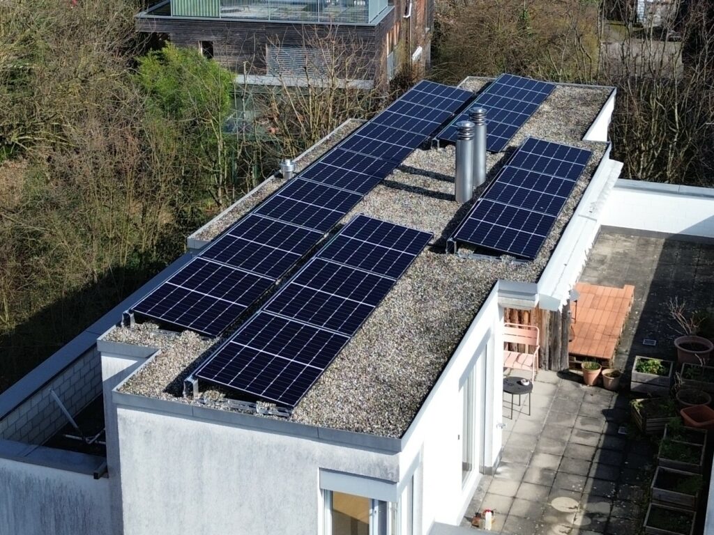 Solarzellen auf Dach